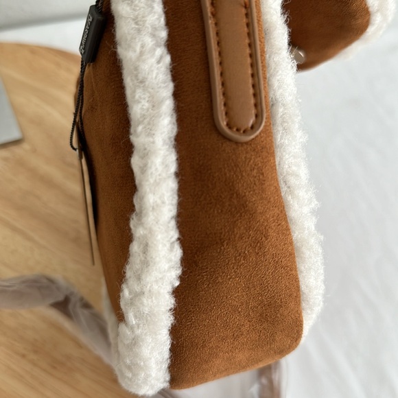 Bearpaw Shearling Trim Crossbody Saddle Bag - Picture 9 of 11